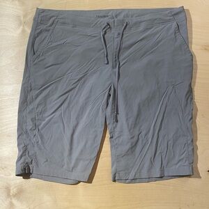 Columbia Gray Omni-Shield Shorts 22W (PW)